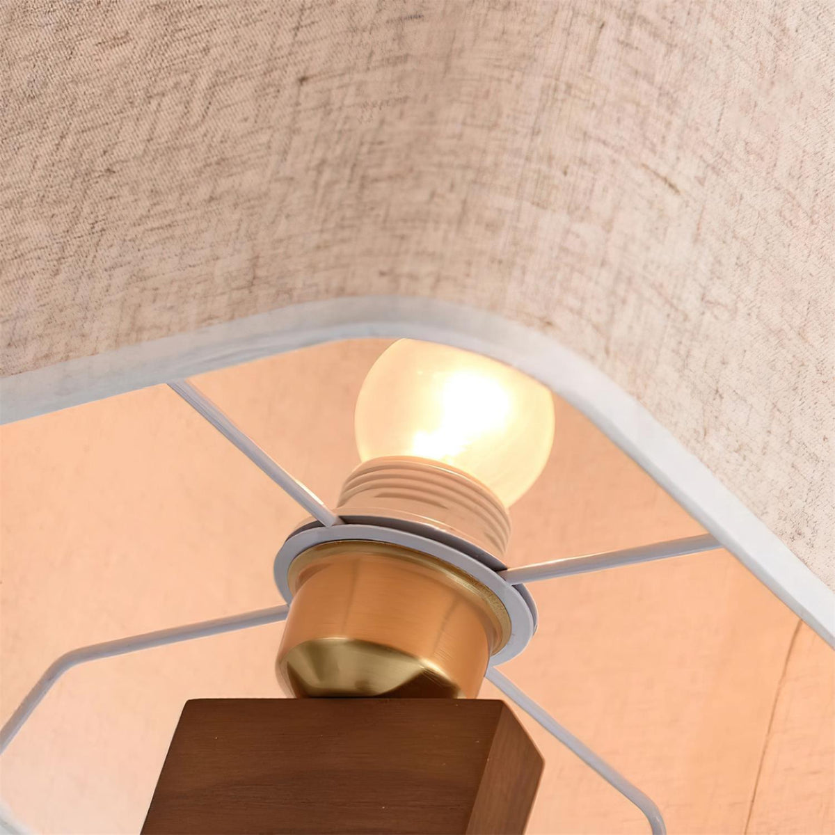 Rinoreria lámpara de pie de madera