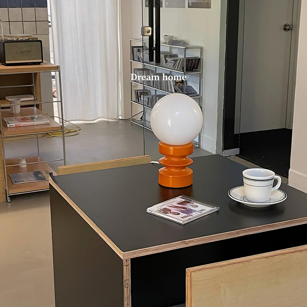 Sorinira lámpara de mesa