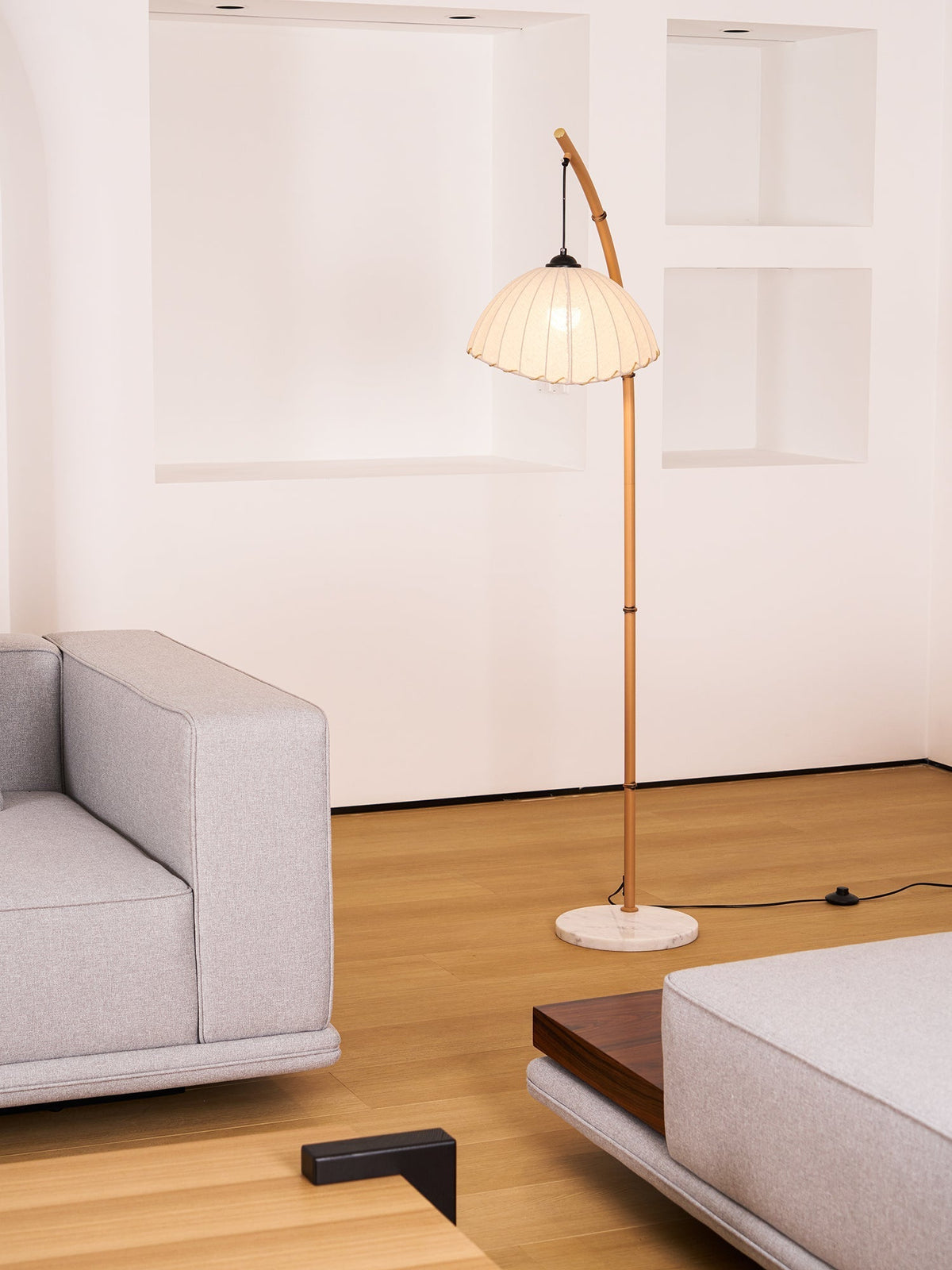 Liveno lámpara de pie minimalista de mármol