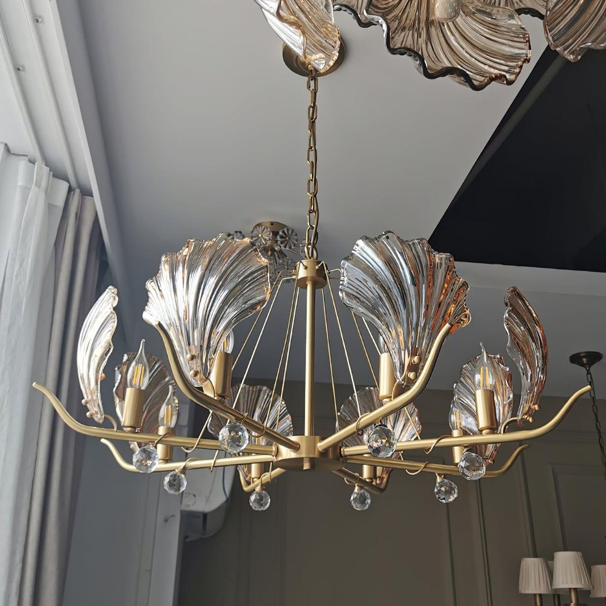 Luxereon lámpara de araña con hojas de cristal y florón de cobre