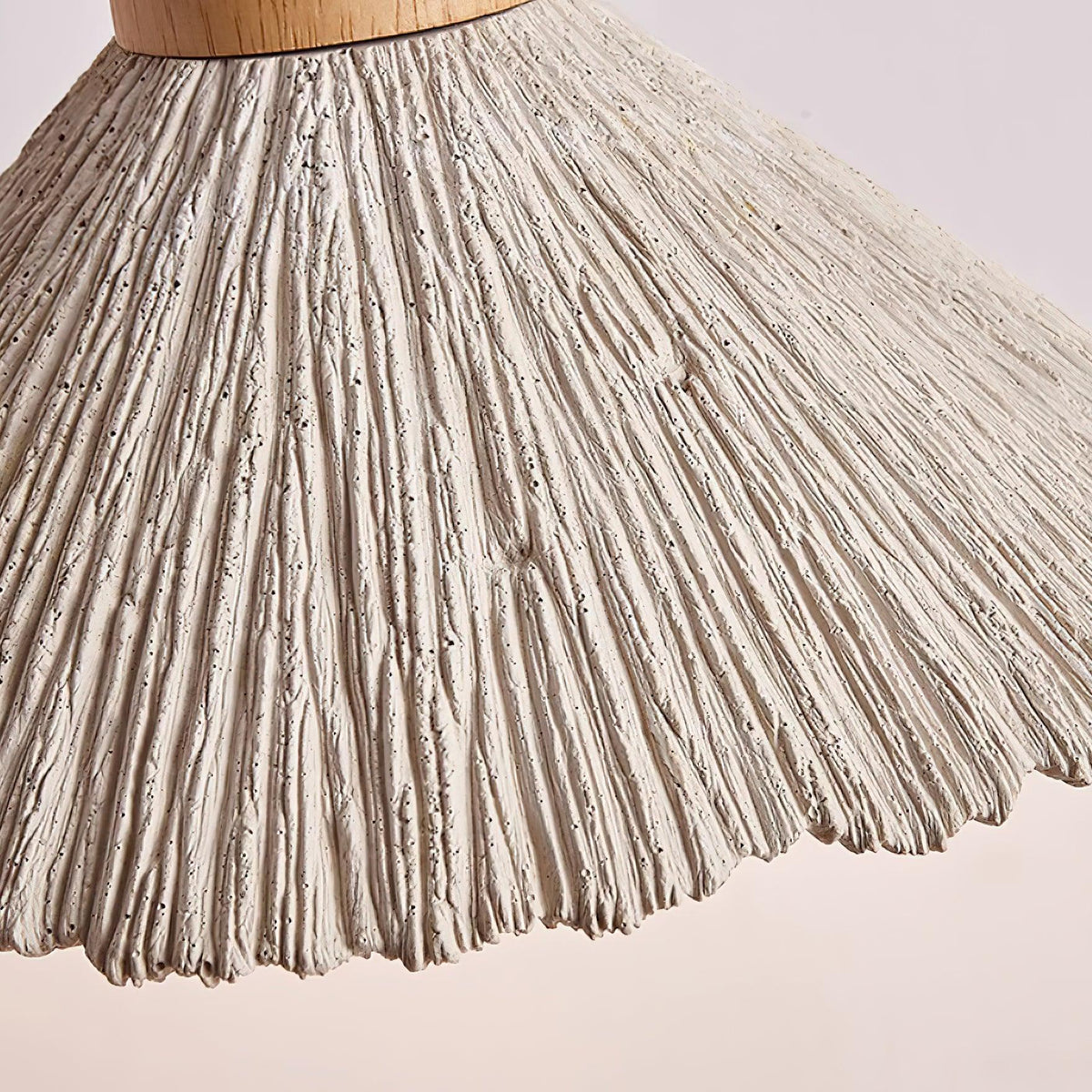 Lámpara colgante de madera y pantalla de cemento texturizado gris estilo Japandi