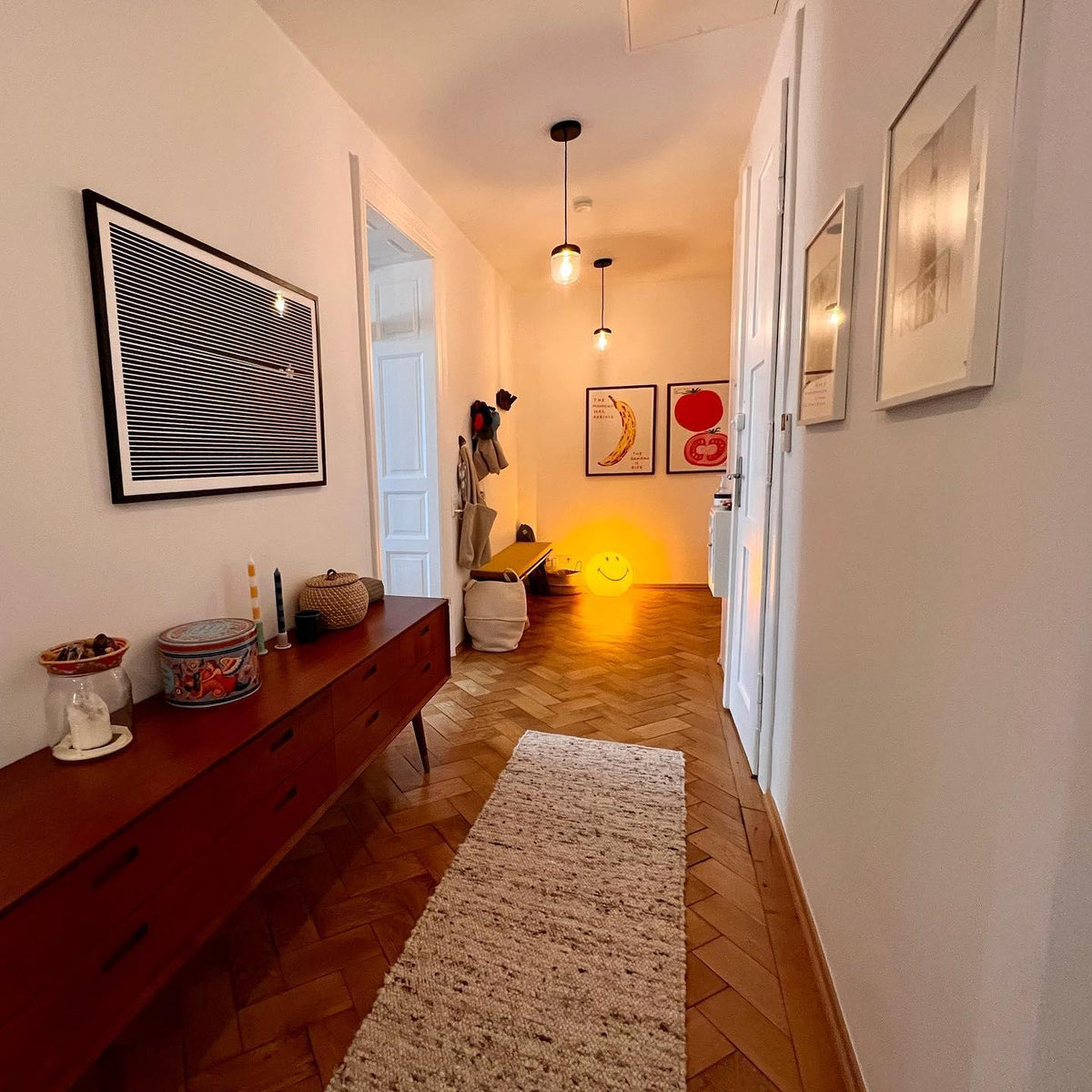 Fiera lámpara de mesa de estilo lúdico de plástico