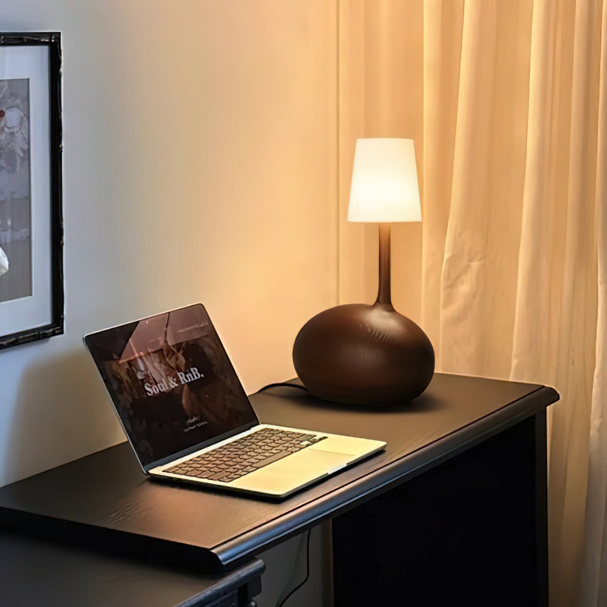 Brixten lámpara de mesa de madera y tejido