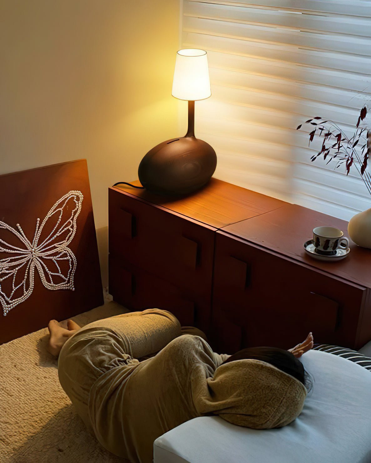 Brixten lámpara de mesa de madera y tejido