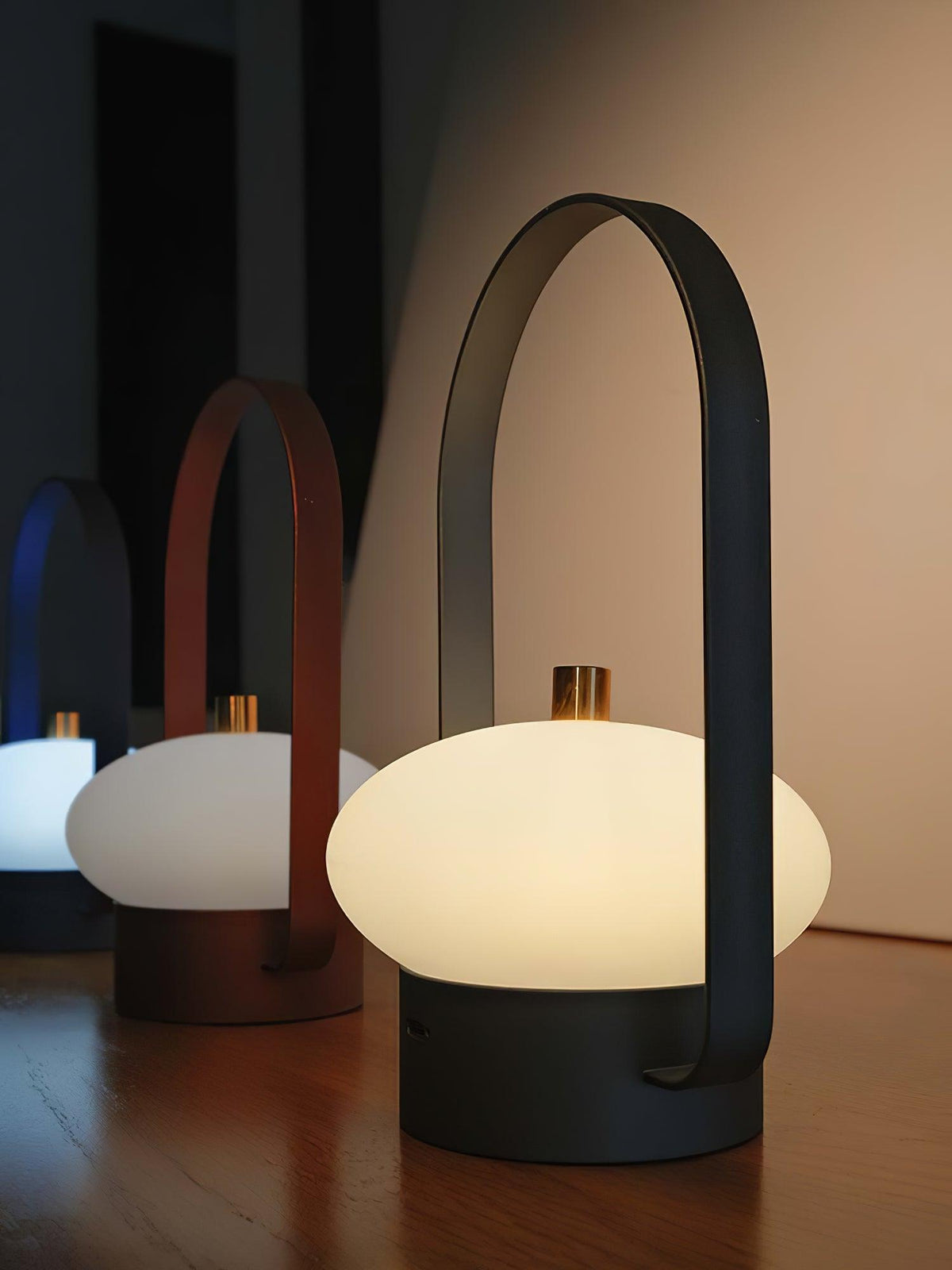 Talten lámpara de mesa moderna de mediados de siglo
