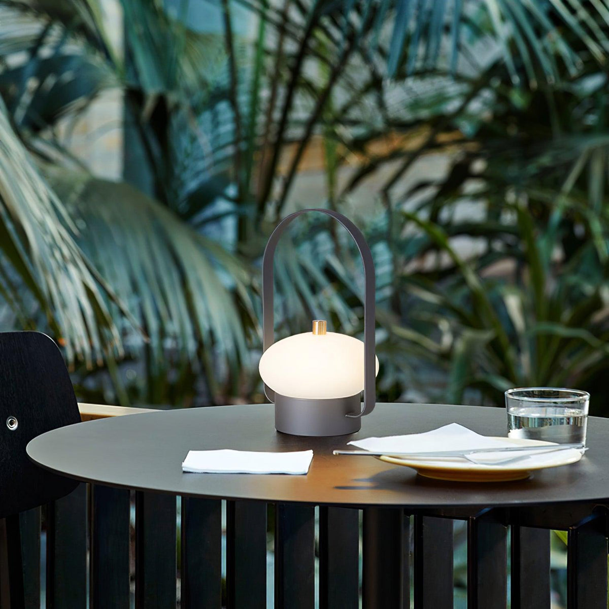 Talten lámpara de mesa moderna de mediados de siglo