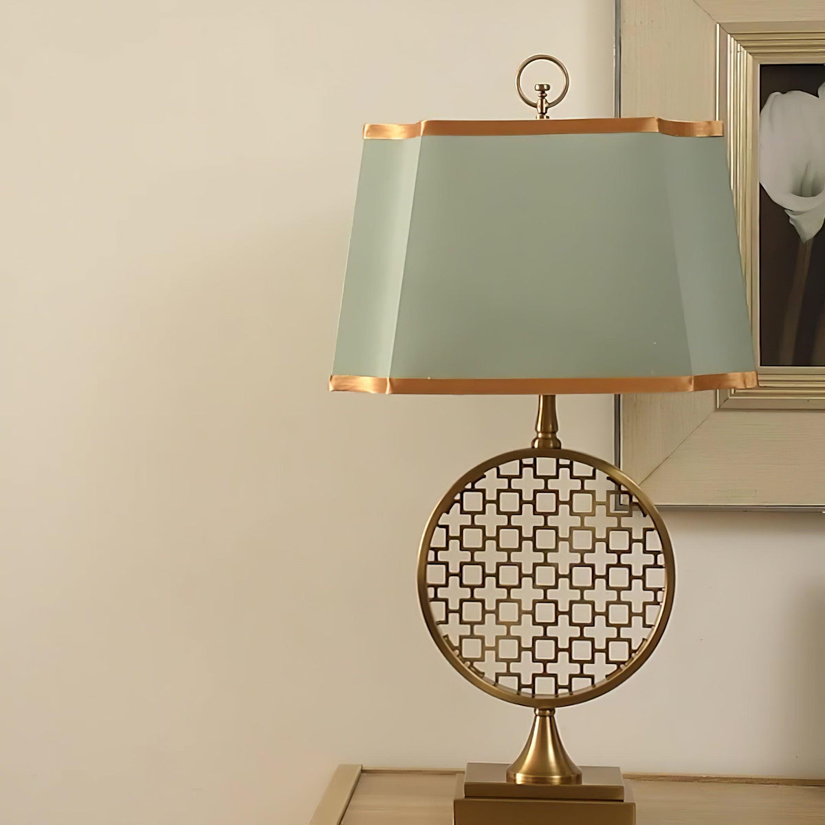 Lineine lámpara de mesa con tejido glam