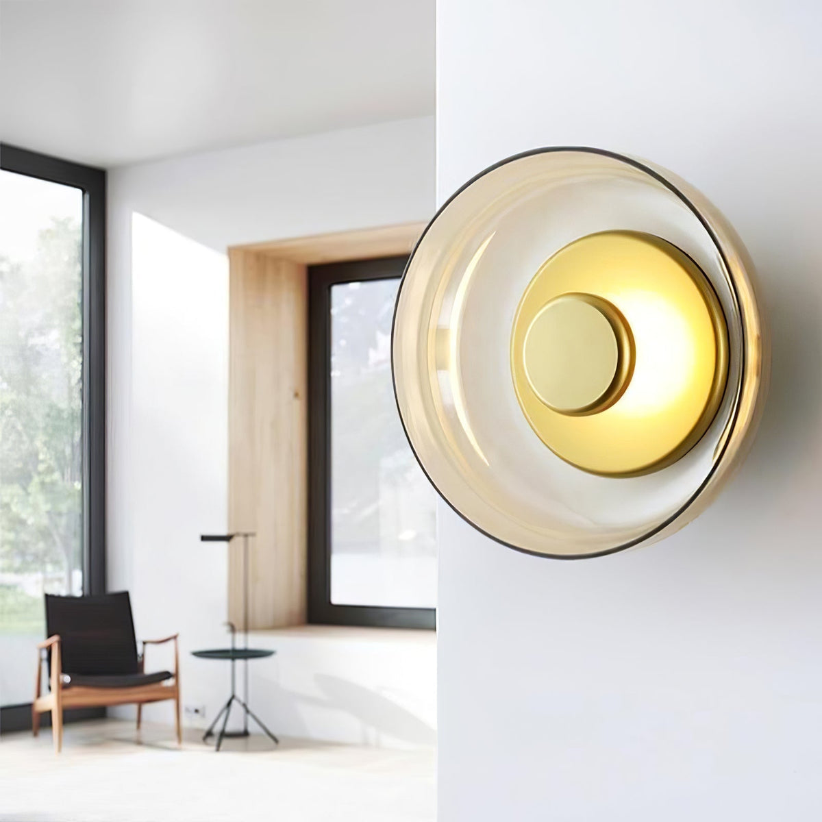Aether aplique de pared de latón con pantalla de vidrio
