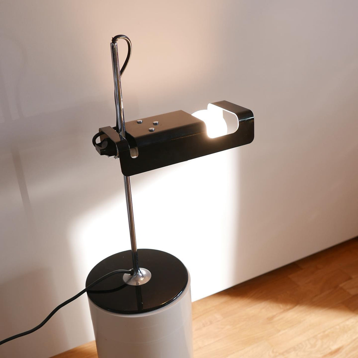 Lumousin lámpara de mesa futurista