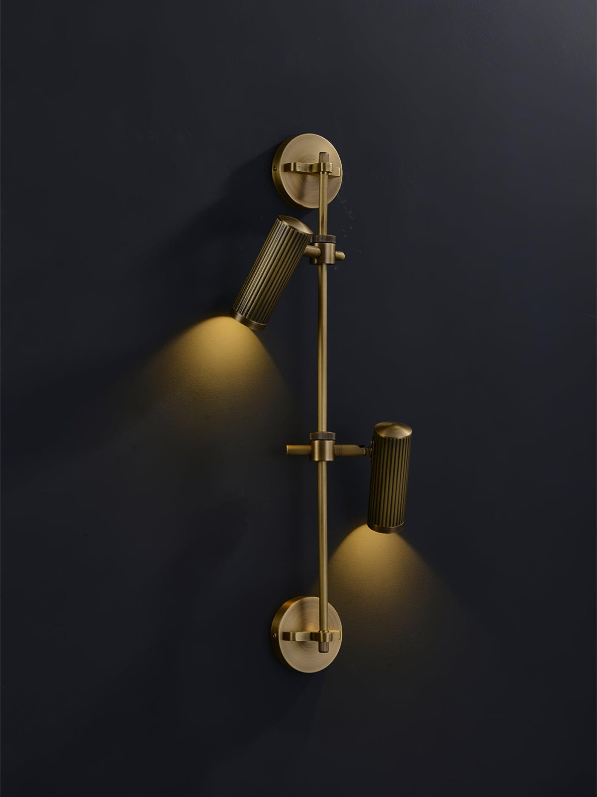 Kirixel aplique de pared industrial de latón