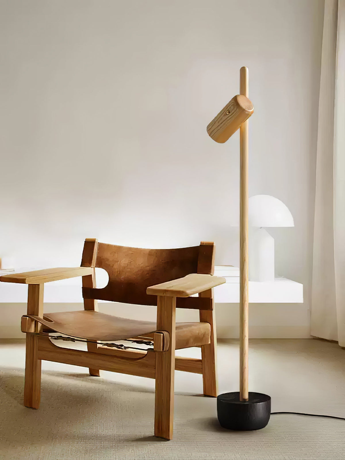 Rinisina lámpara de pie con foco de luz y acabado de madera