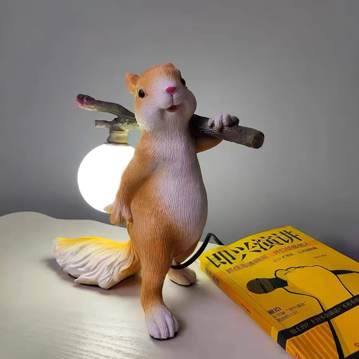 Squirrel lámpara de mesa