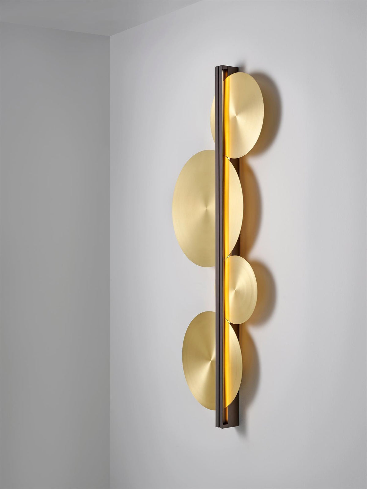 Oriivise aplique de pared dorado circular escultórico