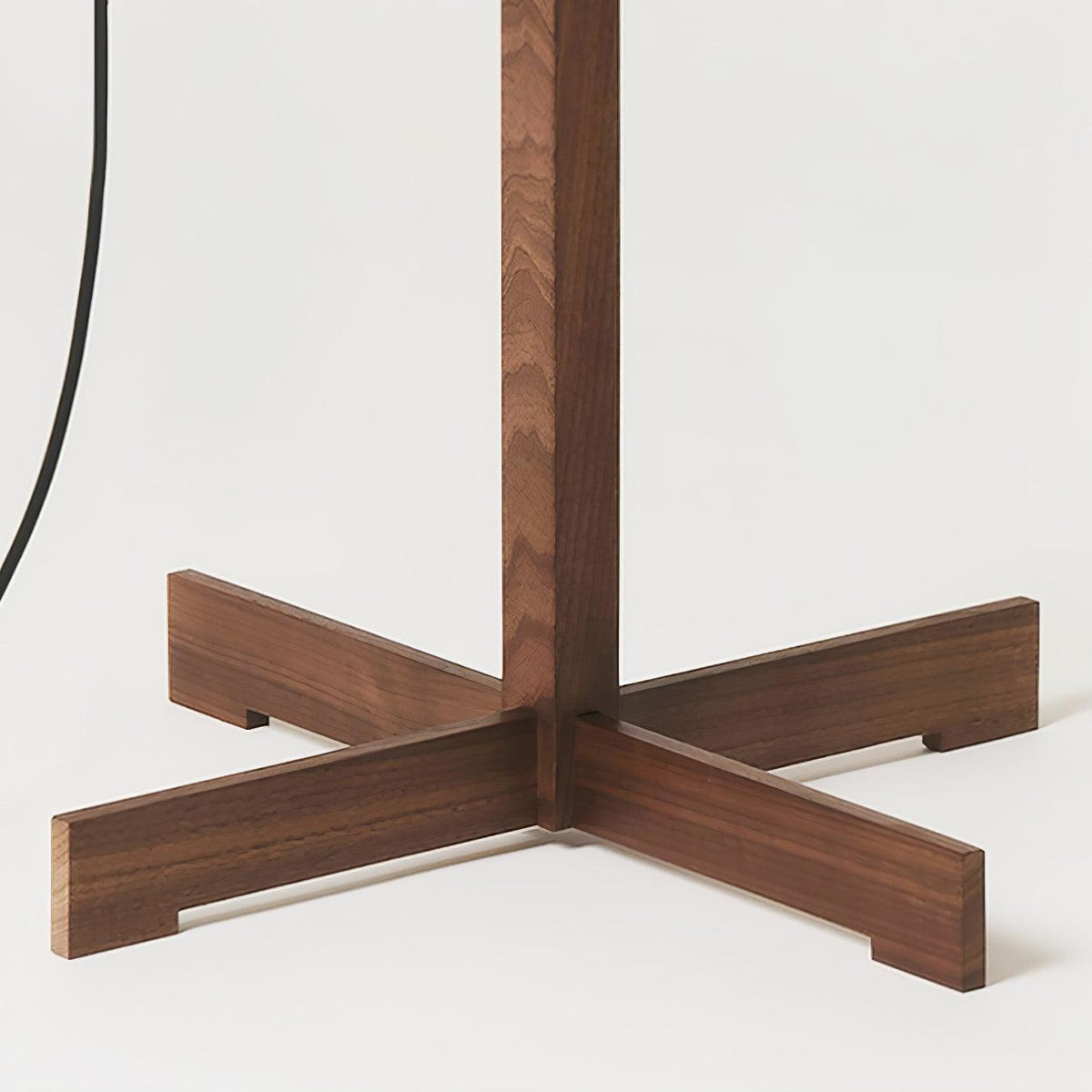 Vindis lámpara de pie de madera y tejido
