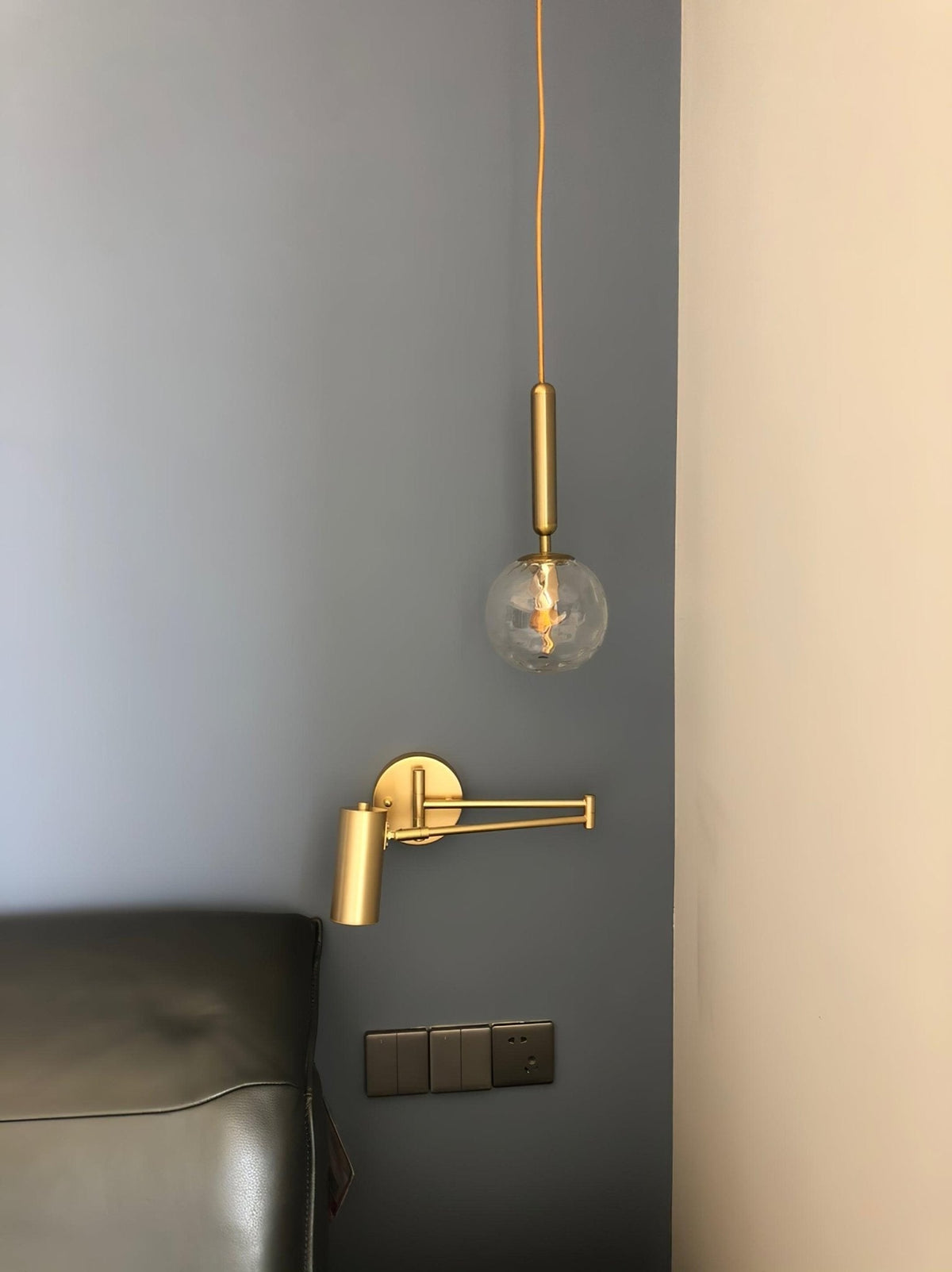 Auraelle aplique de pared con brazo articulado de latón regulable