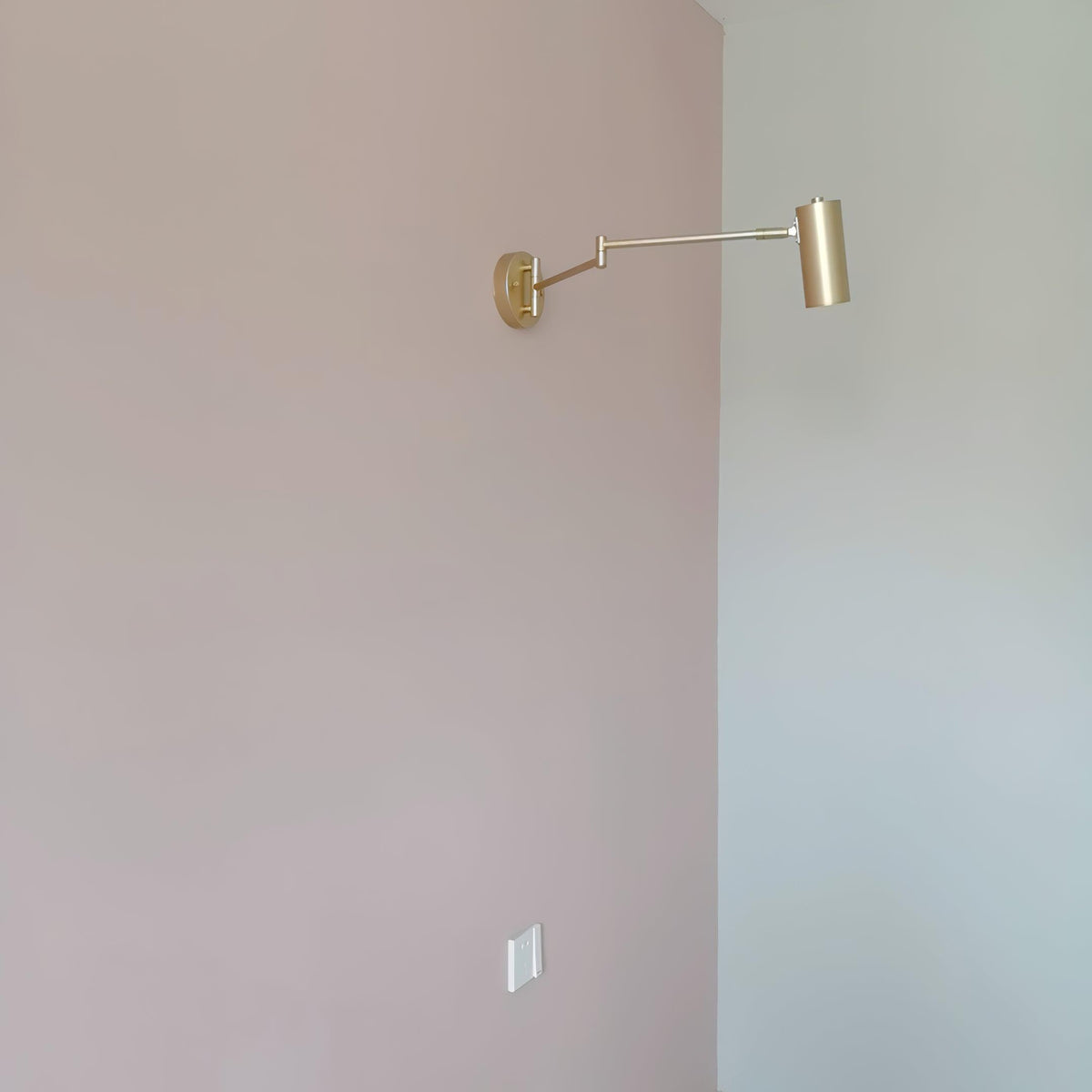 Auraelle aplique de pared con brazo articulado de latón regulable