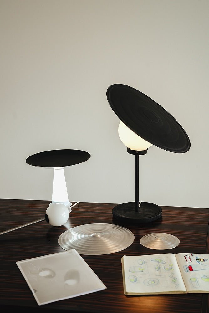 Vortex lámpara de mesa moderna de aluminio