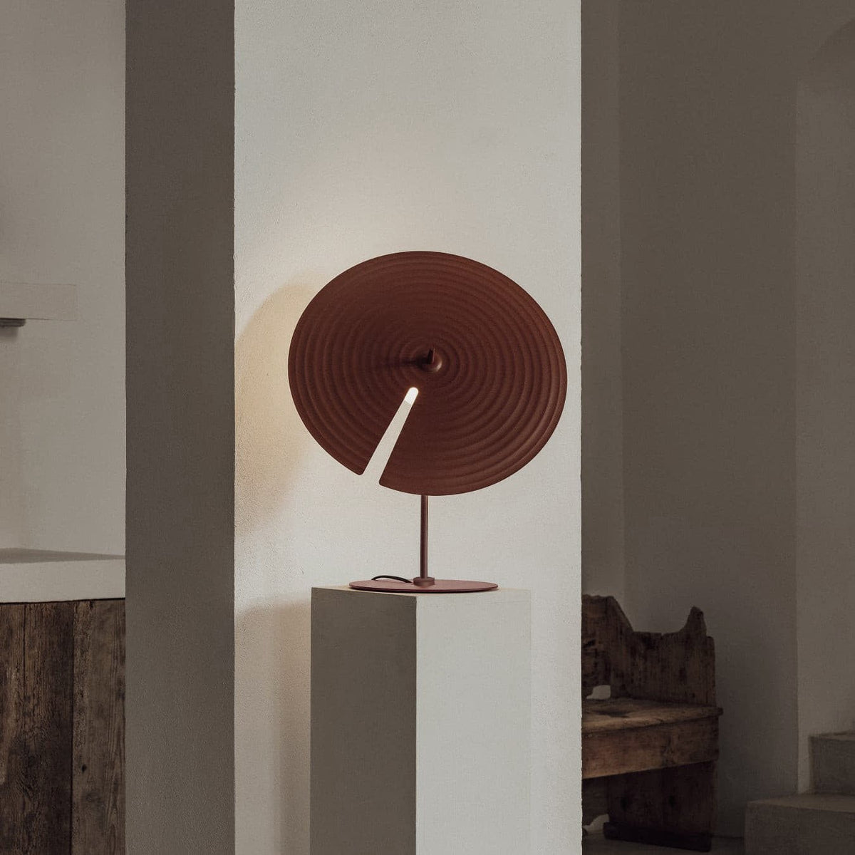 Vortex lámpara de mesa moderna de aluminio