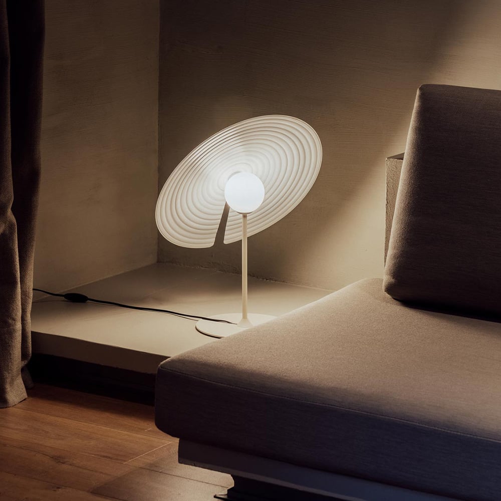 Vortex lámpara de mesa moderna de aluminio