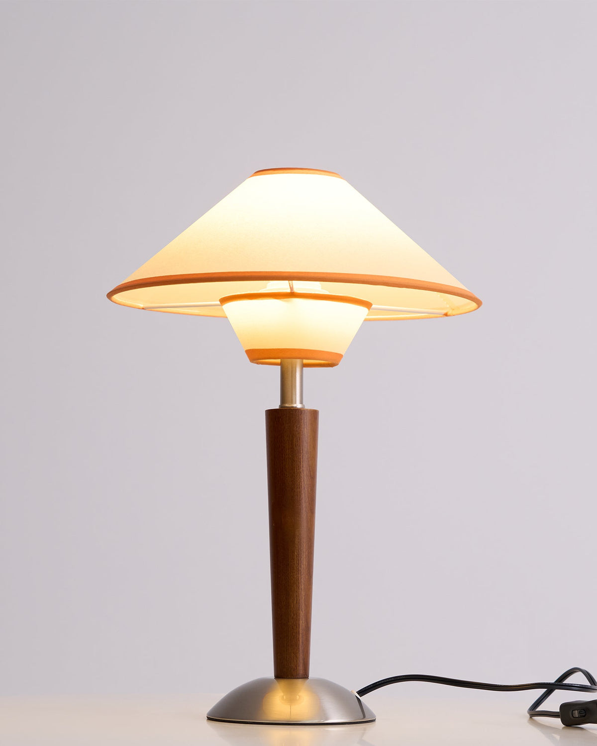 Roka lámpara de mesa Talonwood