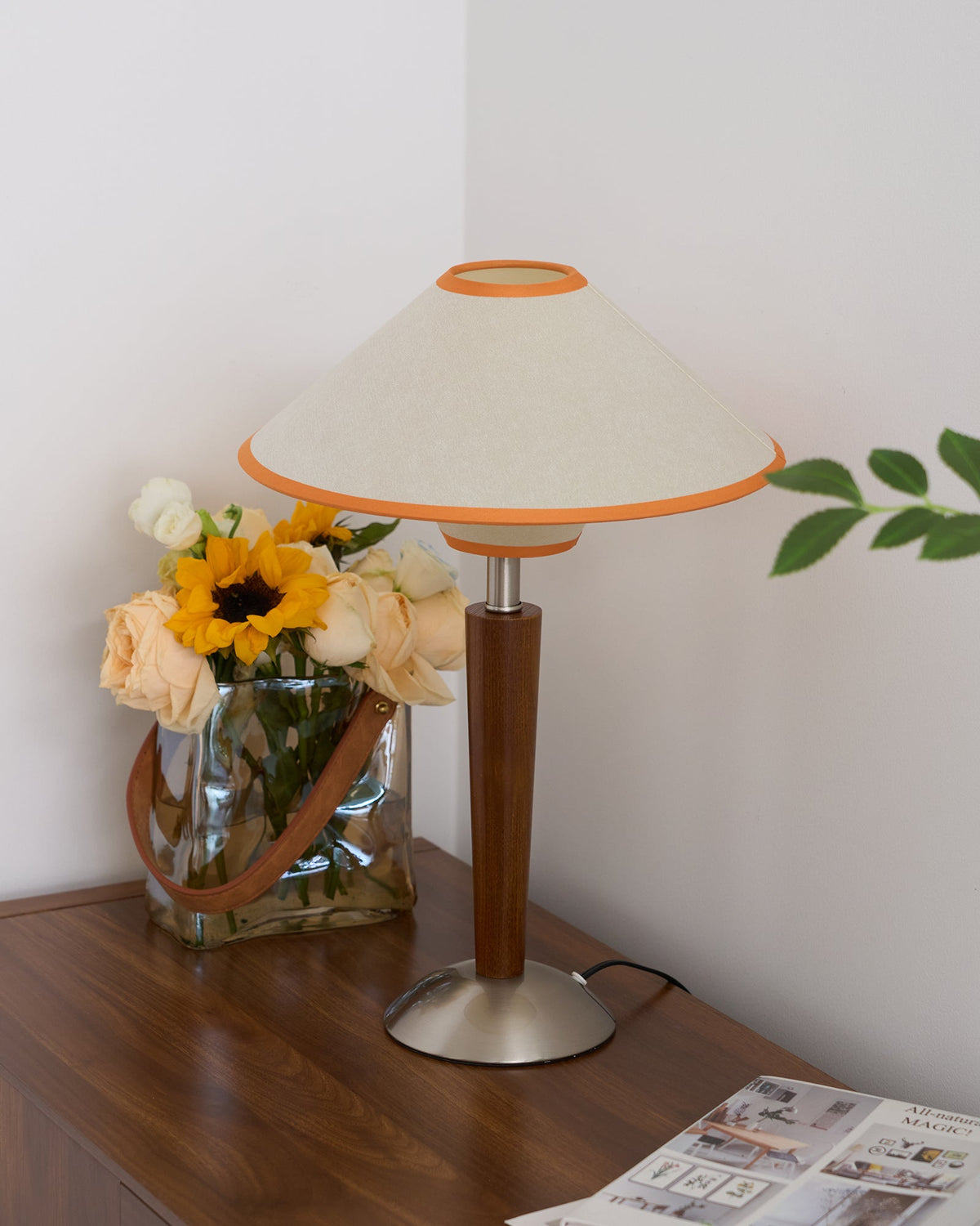 Roka lámpara de mesa Talonwood