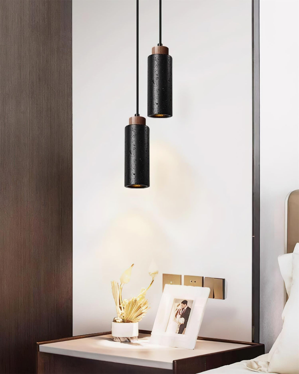 Nerova lámpara colgante minimalista de madera con acabado en travertino