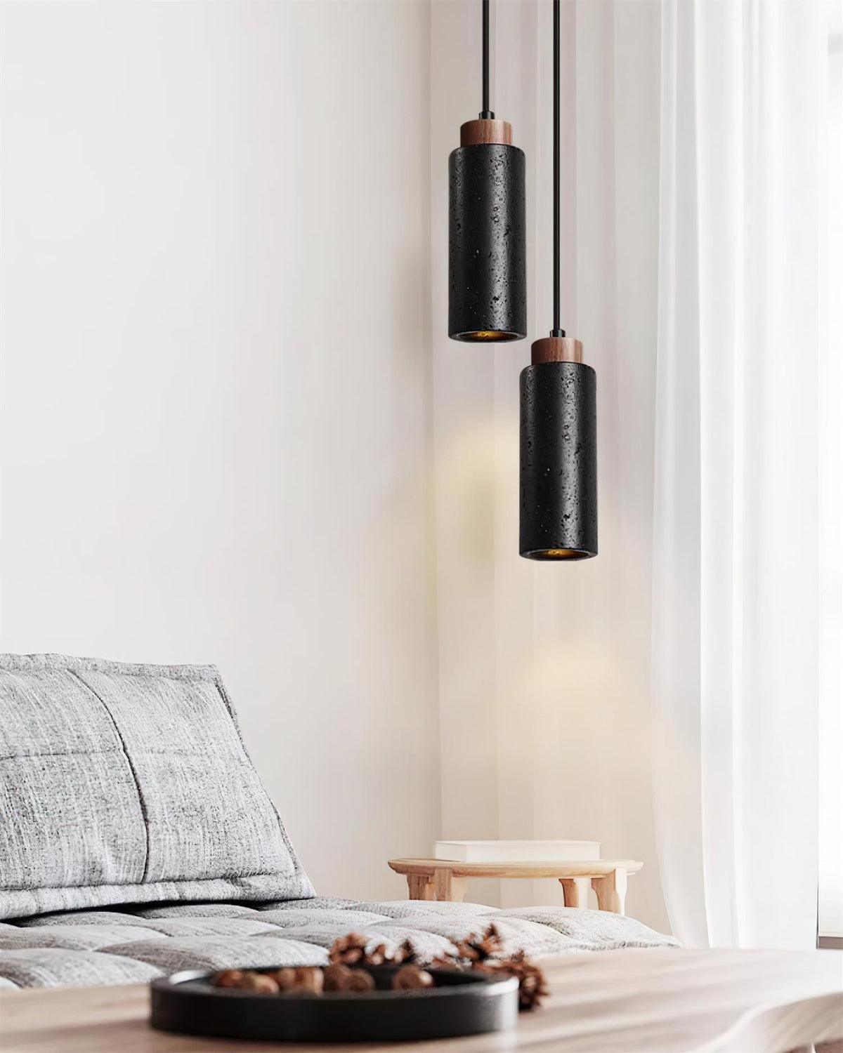 Nerova lámpara colgante minimalista de madera con acabado en travertino