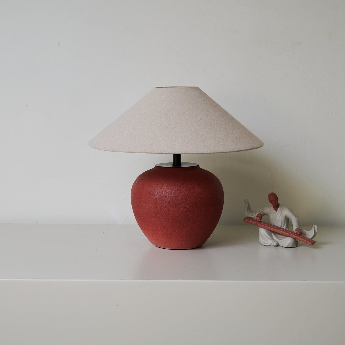 Kiara lámpara de mesa minimalista en cerámica