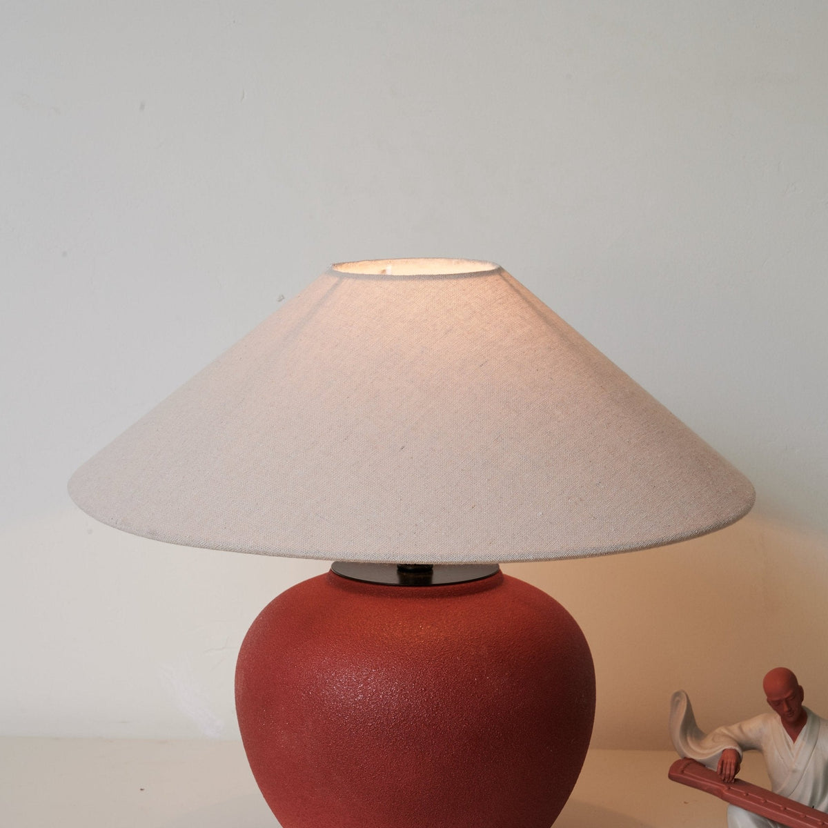 Kiara lámpara de mesa minimalista en cerámica