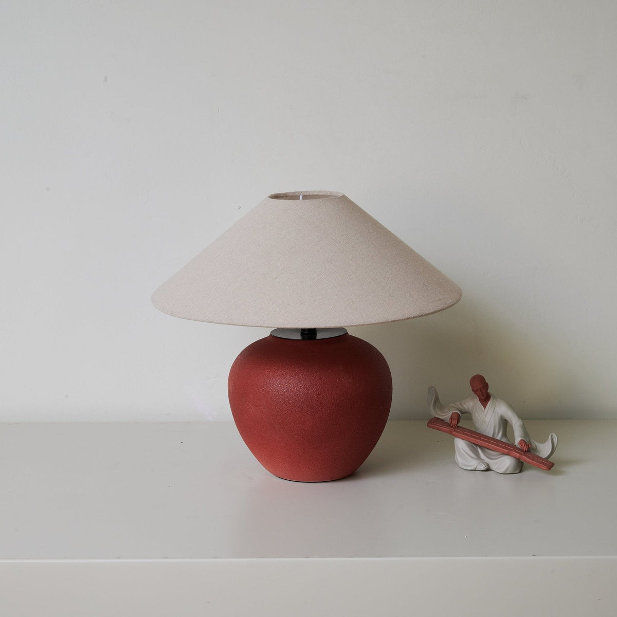 Kiara lámpara de mesa minimalista en cerámica