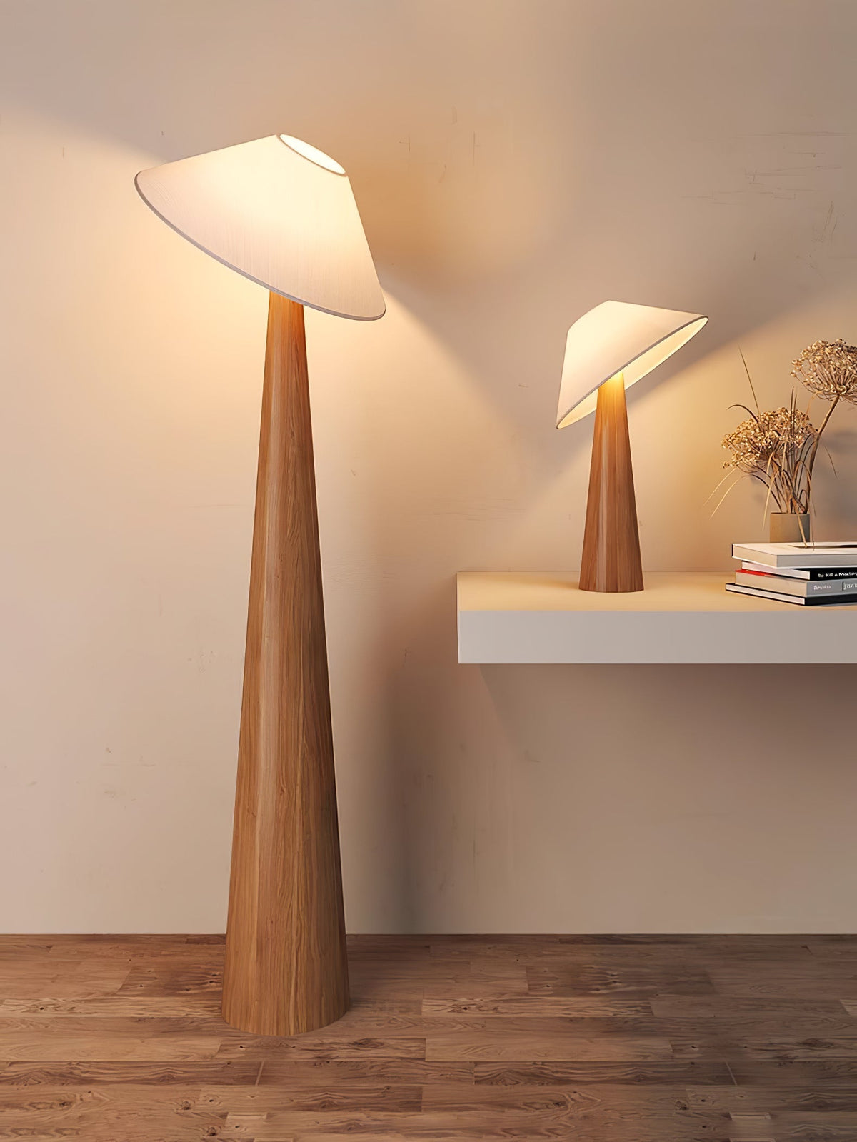 Apex lámpara de pie en madera con base cónica