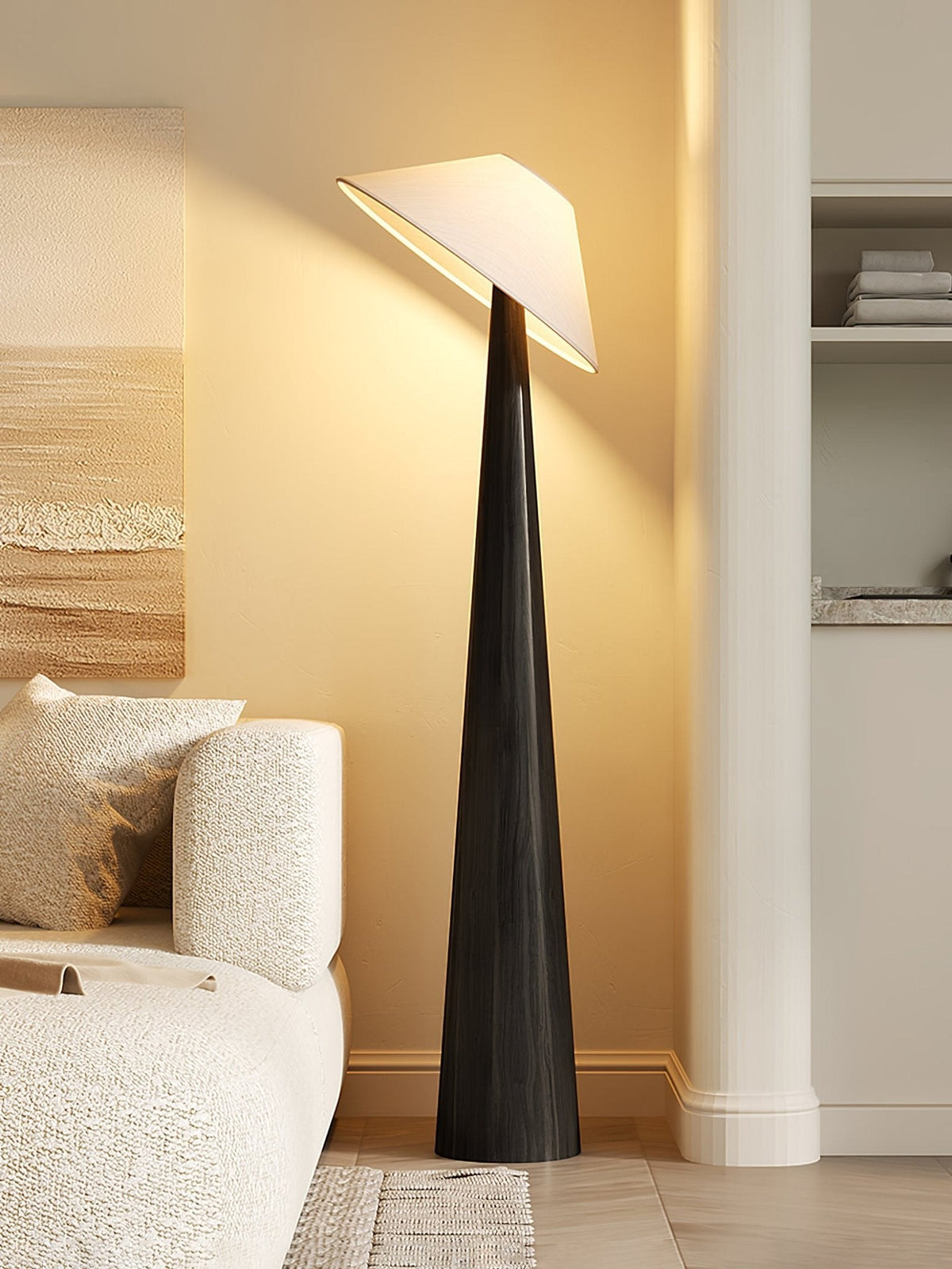 Apex lámpara de pie en madera con base cónica