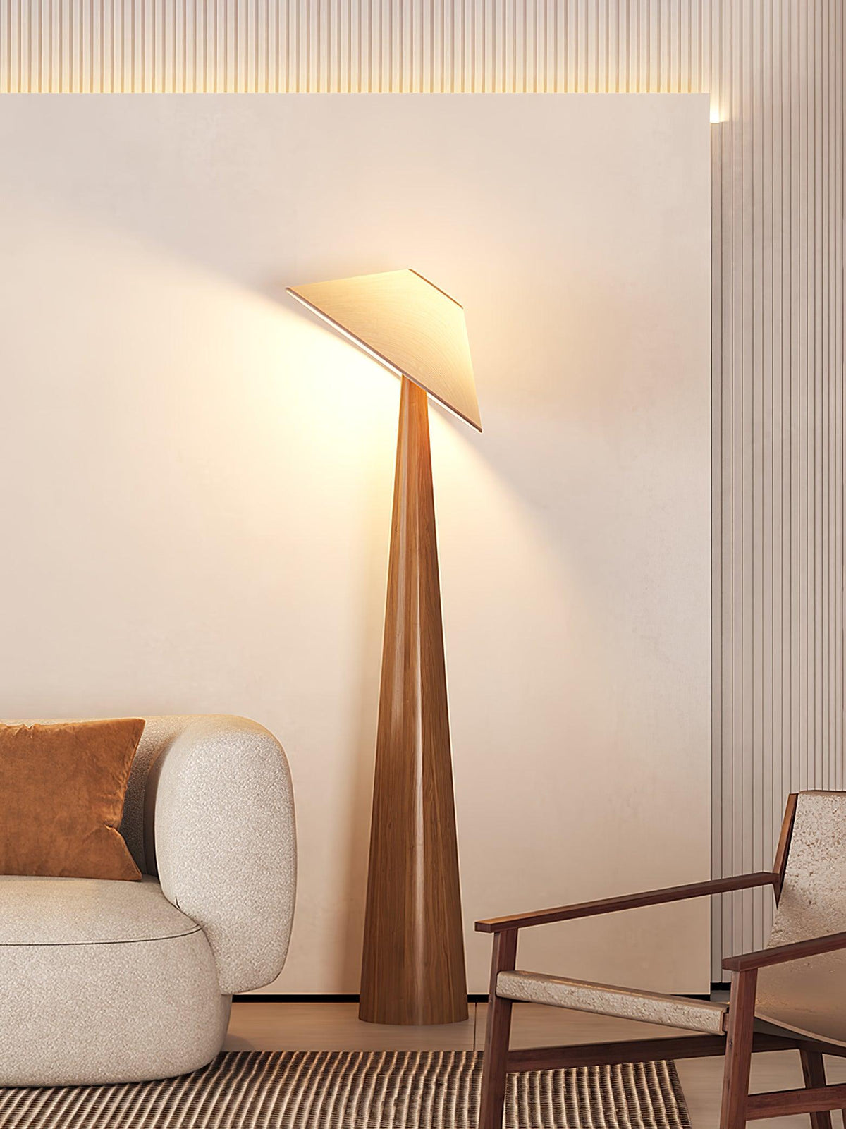 Apex lámpara de pie en madera con base cónica