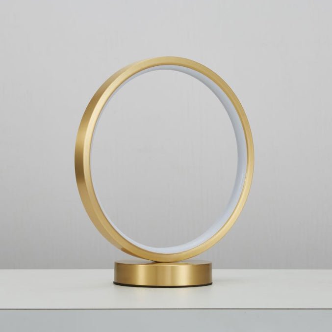 Cirra lámpara de mesa elegante en latón