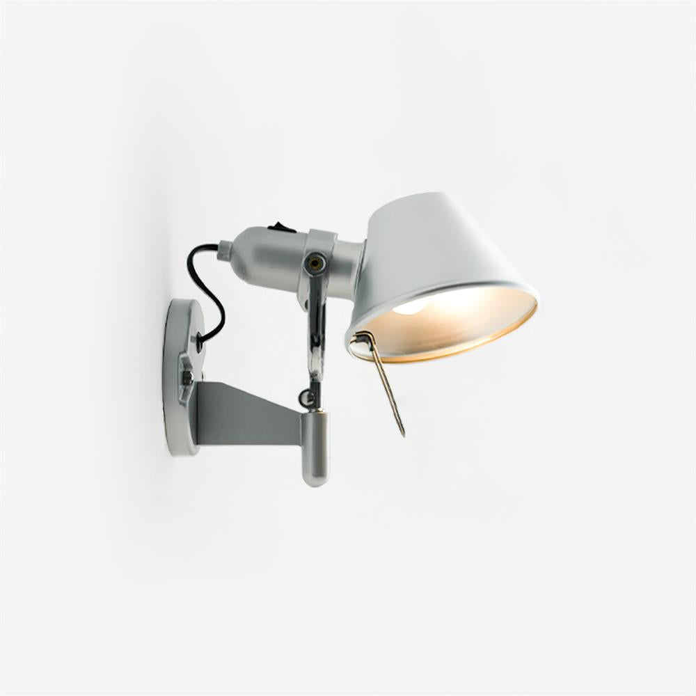 Aplique de pared con cuerpo metálico y pantalla cónica regulable, moderno y minimalista de metal