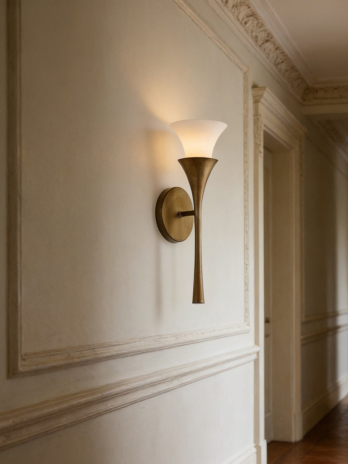 Solalette aplique de pared de latón con doble cúpula