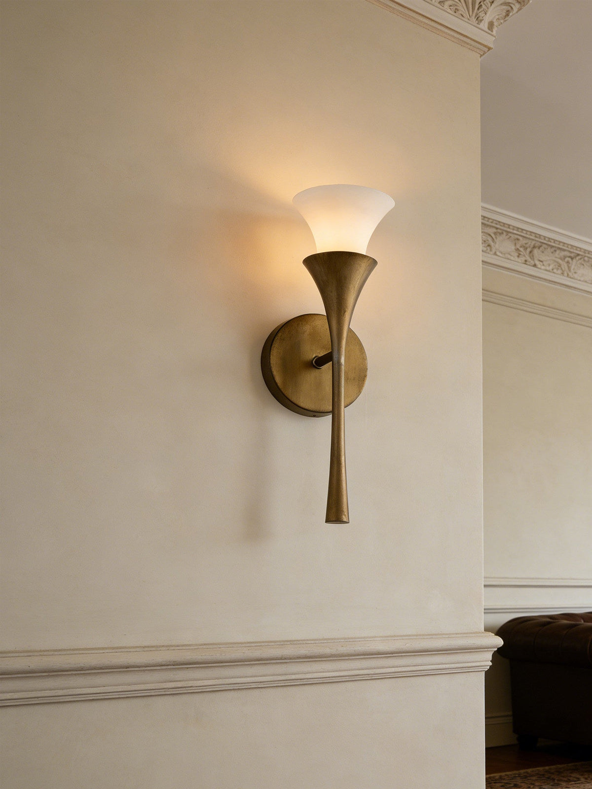 Solalette aplique de pared de latón con doble cúpula