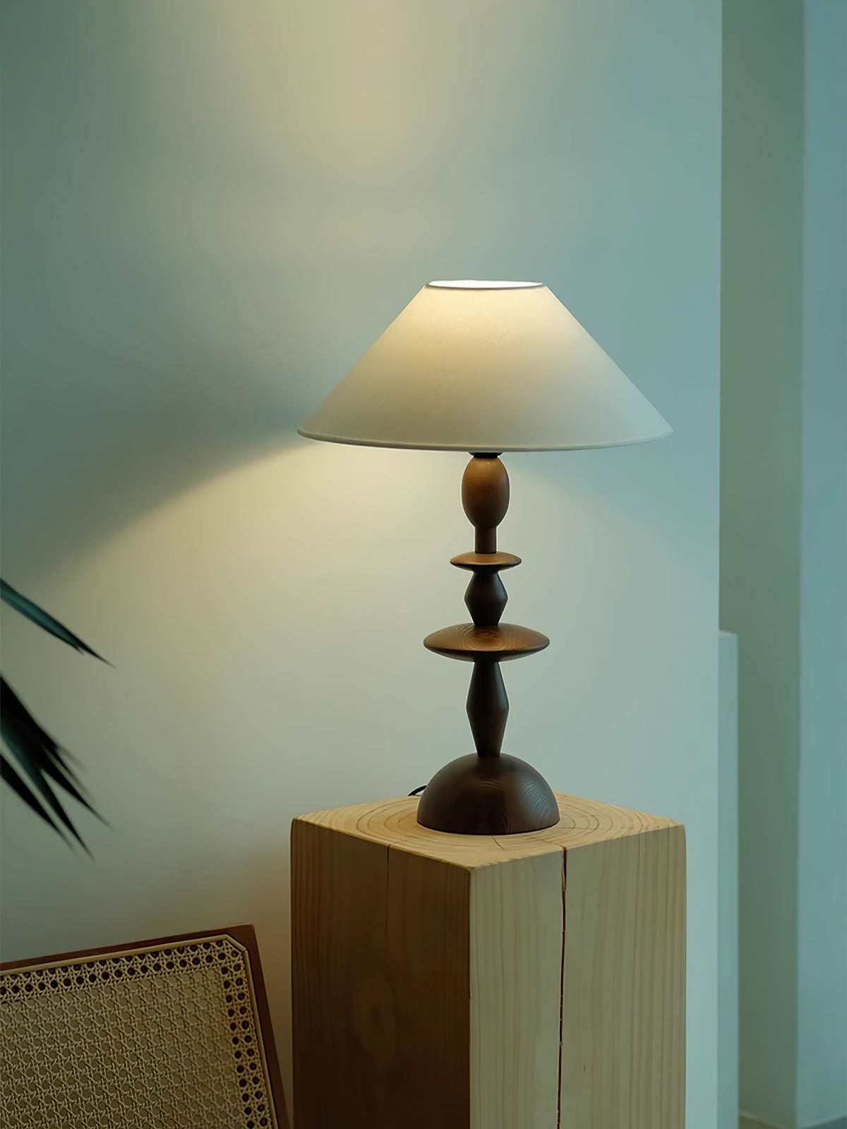 Halenir lámpara de mesa de madera y tejido