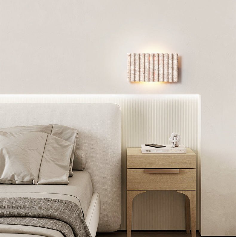 Noriora aplique de pared con cuerpo de travertino texturizado