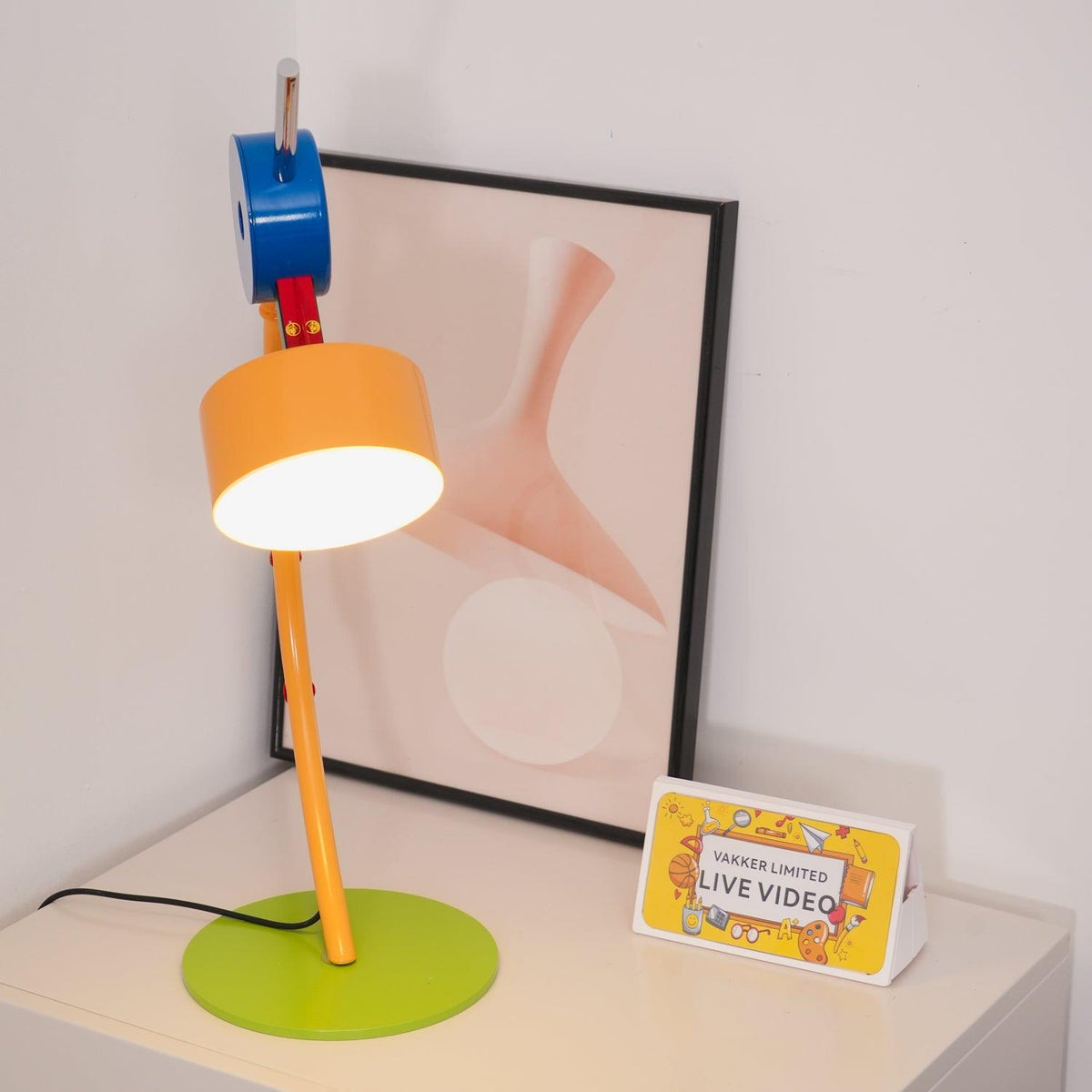 Niraneria lámpara de mesa artística de acrílico