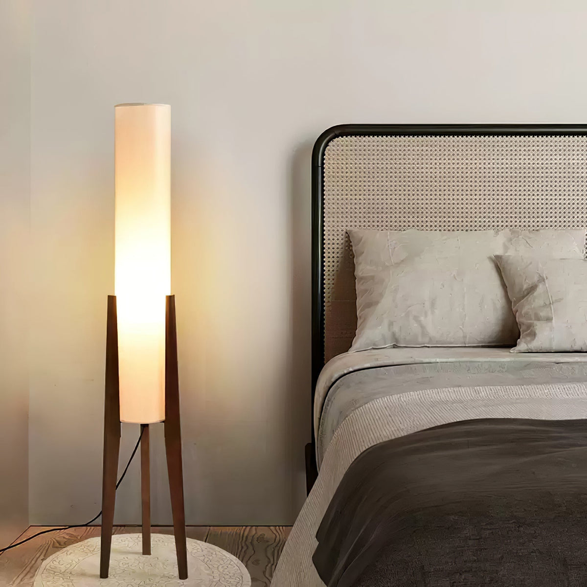 Triluxe lámpara de pie moderna de madera y tejido