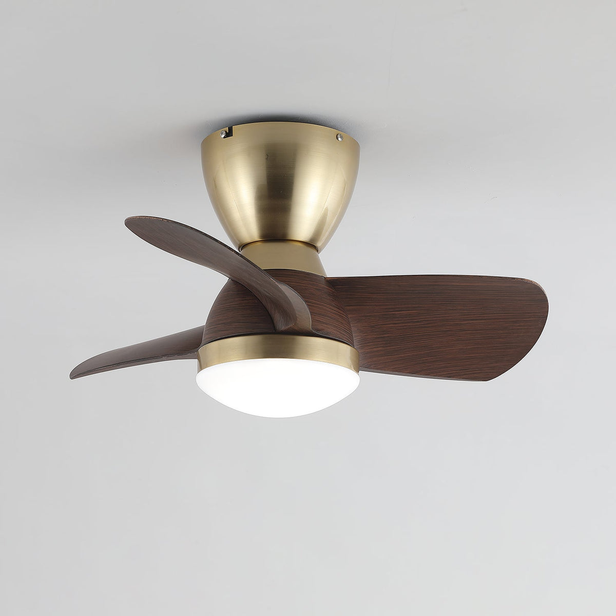 Aldiian ventilador de techo con luz minimalista de latón y madera de nogal