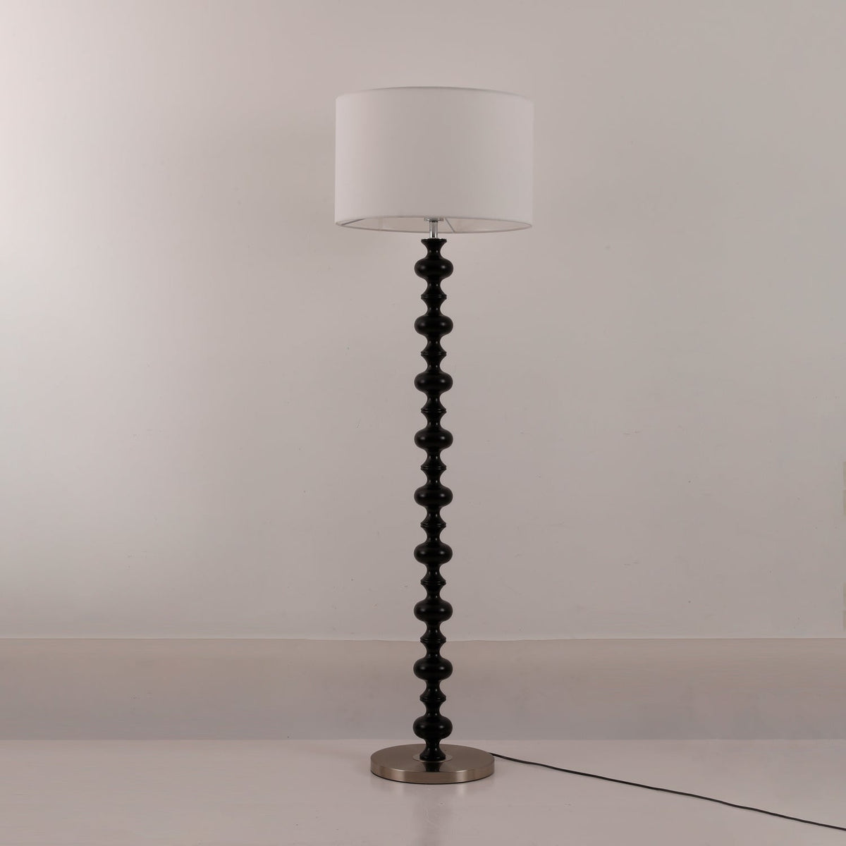 Eloisen lámpara de pie de madera y tela minimalista
