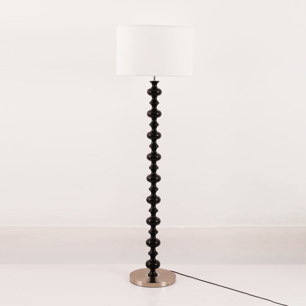 Eloisen lámpara de pie de madera y tela minimalista
