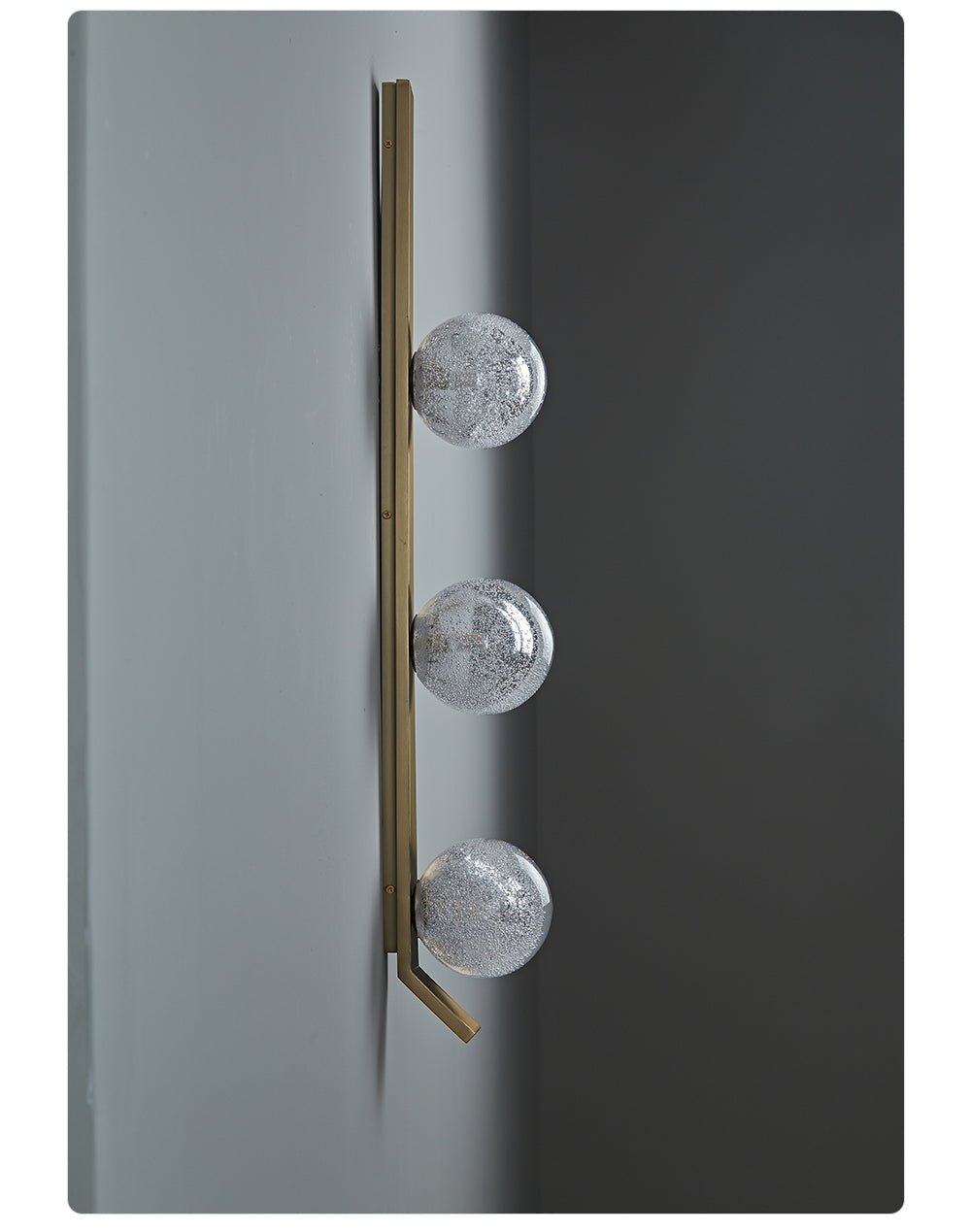 Teriivelle aplique de pared vertical con tres globos texturizado