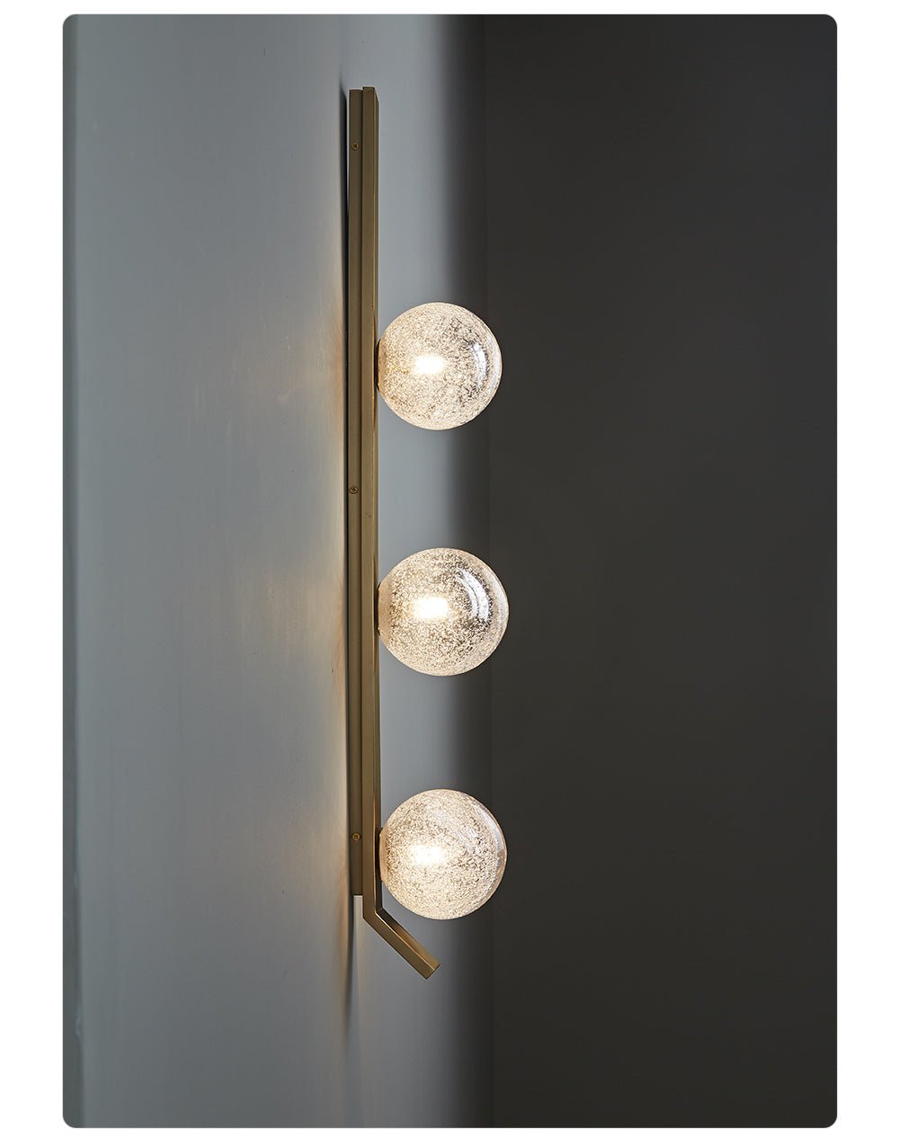 Teriivelle aplique de pared vertical con tres globos texturizado