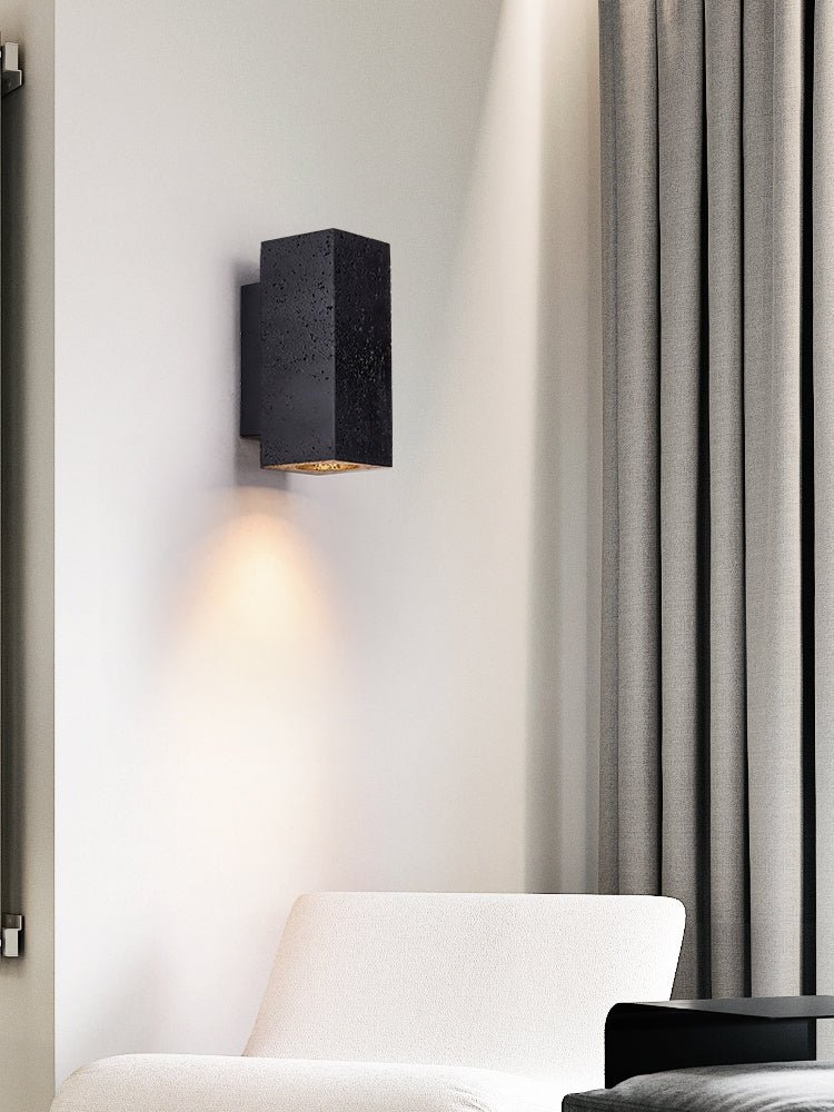 Ewan aplique de pared cuboide negro travertino