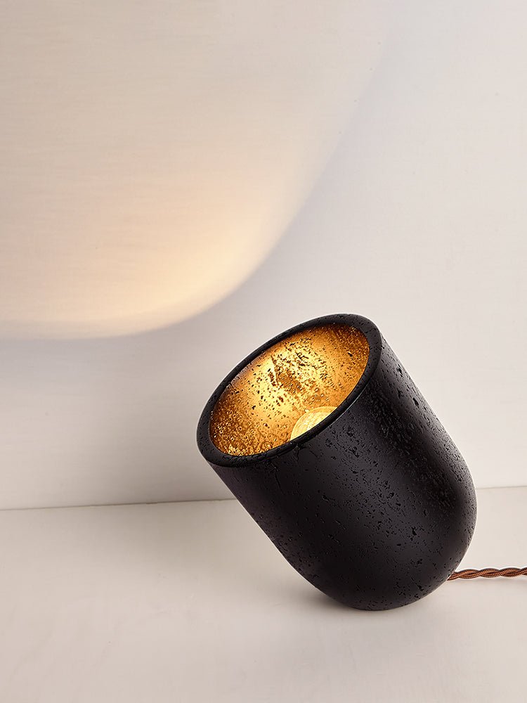 Lumi lámpara de mesa minimalista negra de travertino