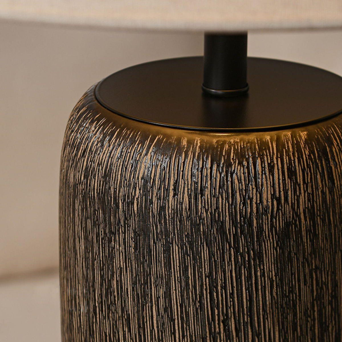 Hael lámpara de pie con grano de madera envejecida