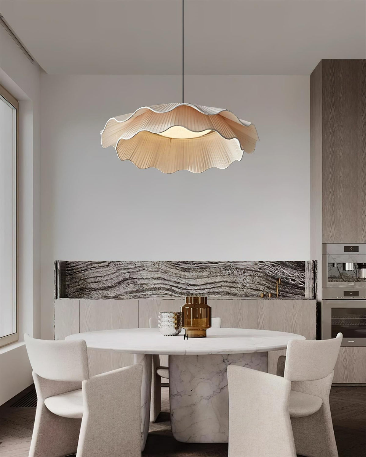 Calavie lámpara colgante con pantalla plisada ondulada en blanco suave